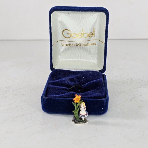 Vintage Olszewski Goebel Miniature Figurine Alice In The Garden 670-P - Picture 8 of 8